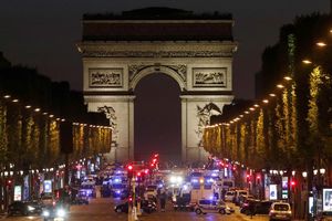(VIDEO) PUCNJAVA U PARIZU: U terorističkom napadu ubijena dva policajca, napadač identifikovan