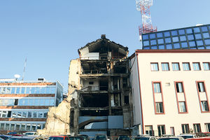 PORODICE POGINULIH OD NATO BOMBI KIVNE: Pravda za radnike RTS tek na sudu u Strazburu