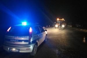 LANČANI SUDAR NA IBARSKOJ MAGISTRALI: Kolima udario u kamion posle neuspešnog preticanja, iz suprotnog smera naletelo drugo vozilo