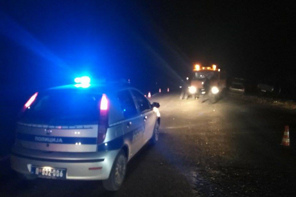 SLETEO SA KOLOVOZA I UDARIO U BETONSKI STUB: Poginuo muškarac (30) na autoputu Niš-Beograd