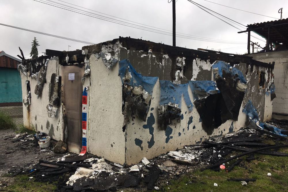 (KURIR TV) TRAGEDIJA U SREMČICI: Mladić (28) poginuo u požaru, kuća izgorela DO TEMELJA
