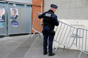 POD TERORISTIČKOM PRETNJOM: Evakuisano biralište u Francuskoj zbog sumnjivog vozila