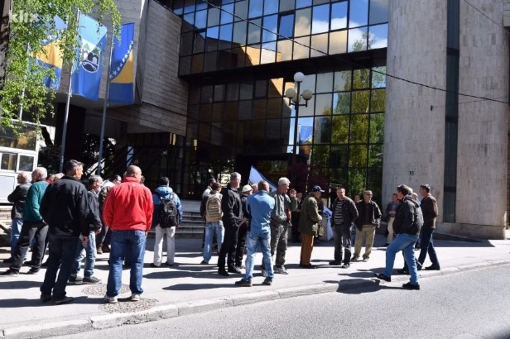 PROTEST: Ratni veterani FBiH blokirali dva granična prelaza i ulaz u Skupštinu