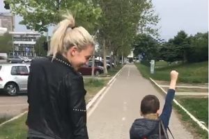 (VIDEO) TETKA MU JE OMILJENA: Ovako Milica Todorović vodi sestrića u vrtić. Put im je URNEBESAN!