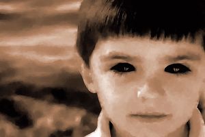 (VIDEO) SEJU STRAH GDE GOD DA KRENU: Misteriozna deca potpuno crnih očiju viđena u Evropi i SAD