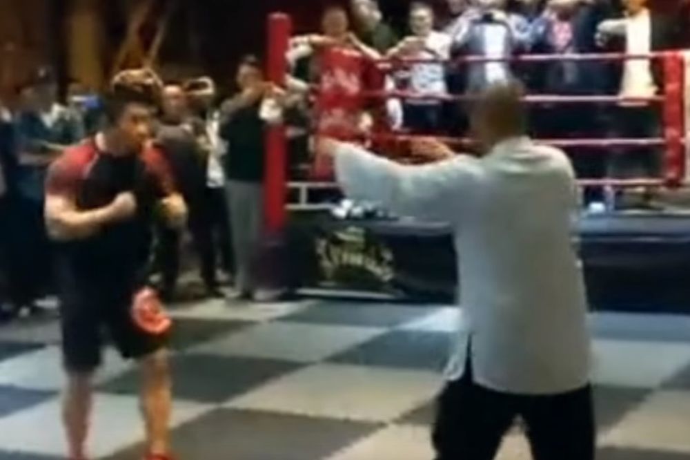 (VIDEO) MMA PROTIV TAJ ČIJA: Umesto spektakla meč je završen brutalnim nokautom posle 10 sekundi