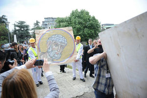 OD MOSKOVSKOG ATELJEA DO SVETINJE NA VRAČARU: Deset tona mozaika iz Rusije stiglo u Hram Svetog Save