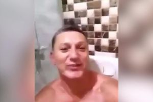 (VIDEO) NOVI ŠAKOV SNIMAK ZGROZIO REGION Polumenta sa WC šolje šalje poljupce, a onda je uradio OVO