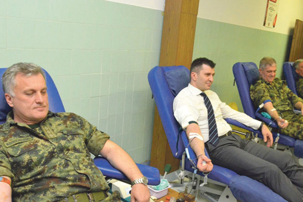 HUMANO: Ministar odbrane dao krv