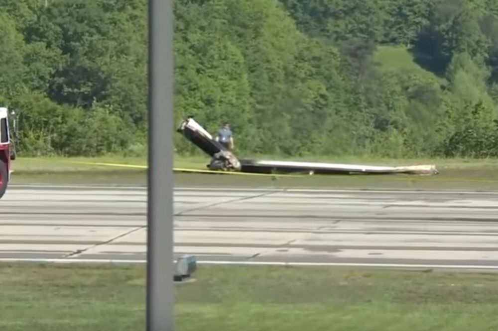 (VIDEO) TEŠKA AVIONSKA NESREĆA U ČARSTONU: Letelica sletela s piste, poginuli pilot i kopilot