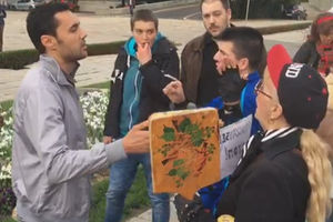KURIR TV PROTEST U BEOGRADU 33 DAN Okupljanje počelo međusobnim sukobom učesnika, KO JE KOGA SNIMAO?
