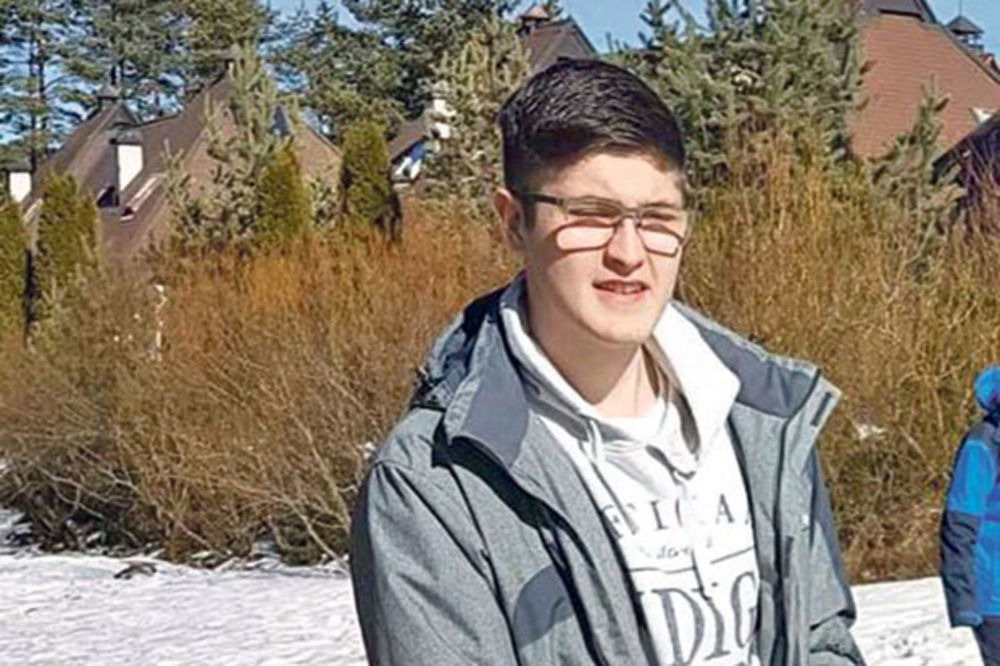 NIŽE USPEHE: Darijan Sekulić (17) je mladi genije za hemiju