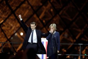 MAKRON SVIMA ZAPUŠIO USTA: Evo šta novi predsednik Francuske kaže o prvoj dami