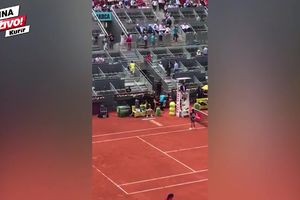 (KURIR TV) NOVAKOVO MUČENJE BEZ TRENERA Đoković uz oscilacije savladao Almagra na turniru u Madridu