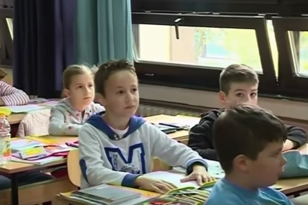 (VIDEO) ZAJEDNO MOGU DA POBEDE SVE: Dečak zbog kog je ceo razred učio znakovni jezik, sada GOVORI