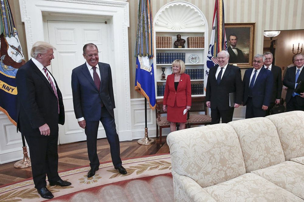 UZBUNA U BELOJ KUĆI: Ruska bubica u Trampovom kabinetu!