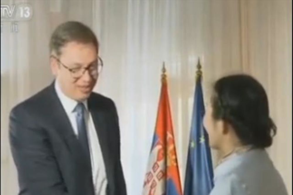 SVA SREĆA PA SAM OBULA ŠTIKLE: Kineska novinarka pitala Vučića koliko je visok!