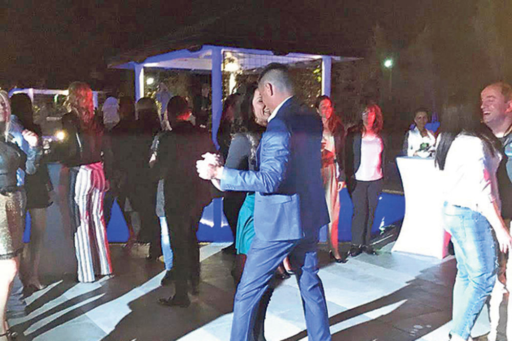 (FOTO) STISO SNAJKU: Prljavi ples ostavljenog Vuka Kostića