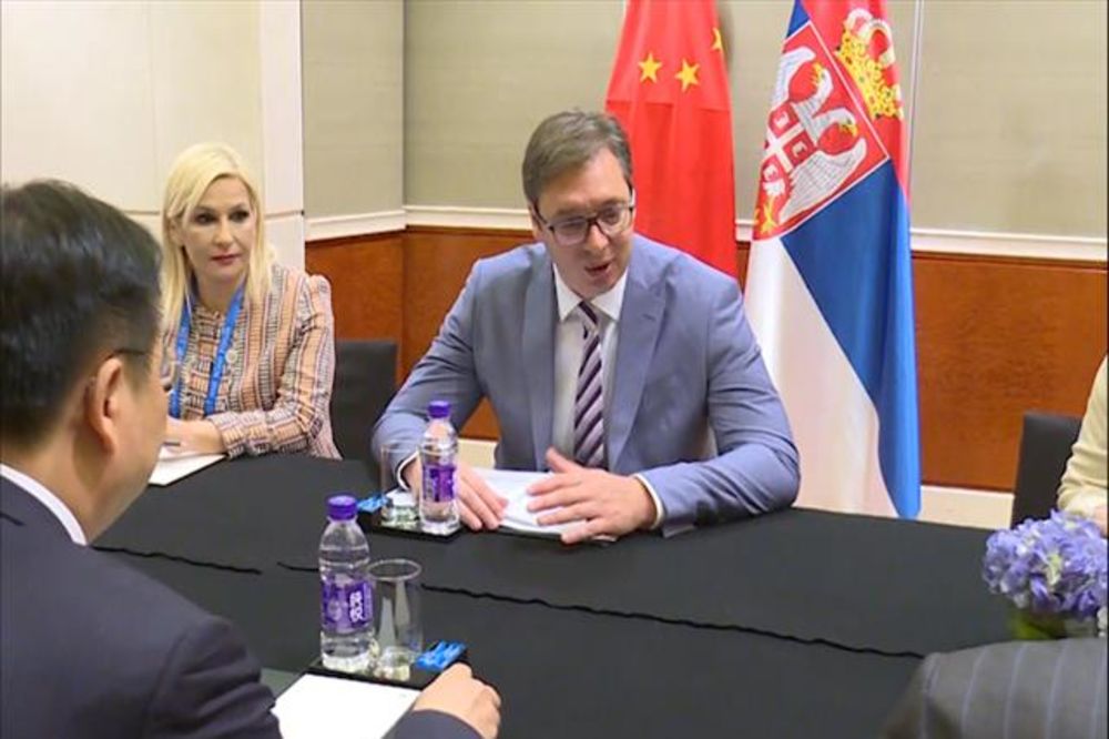 VUČIĆ U PEKINGU: Premijer sa kineskim investitorima o ulaganjima u Srbiju