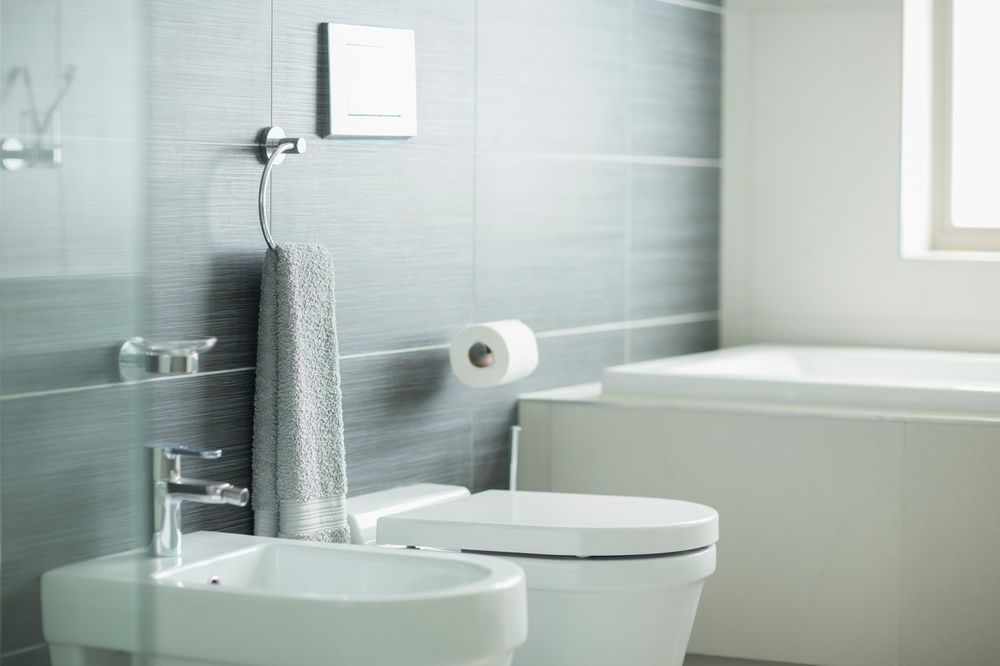 EVO KAKO DA UKLONITE NEPRIJATNE MIRISE IZ KUPATILA: Ovaj genijalan trik sa toalet papirom osvežiće vaš WC!