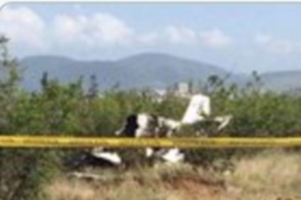 TRAGEDIJA U MOSTARU: U padu školskog aviona poginuo instruktor i TROJE DECE