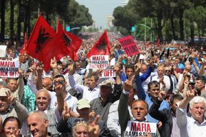 (VIDEO) VRUĆE ALBANSKO PROLEĆE: Na tapetu EDI RAMA, opozicija traži izbore