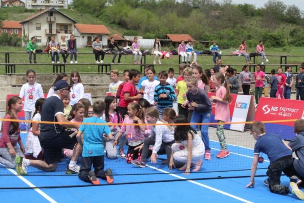 BRAVO: Održana besplatna škola tenisa za mališane u Gračanici