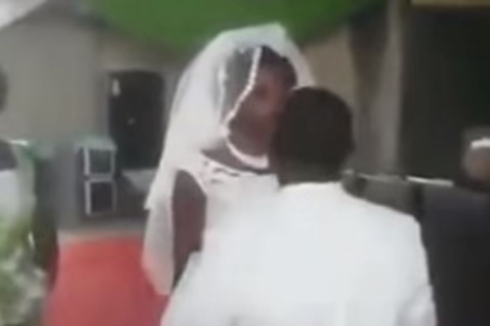 (VIDEO) NAJSUROVIJA MLADA IKADA: Mladoženja pokušao da je POLJUBI na venčanju, a evo ŠTA je uradila!