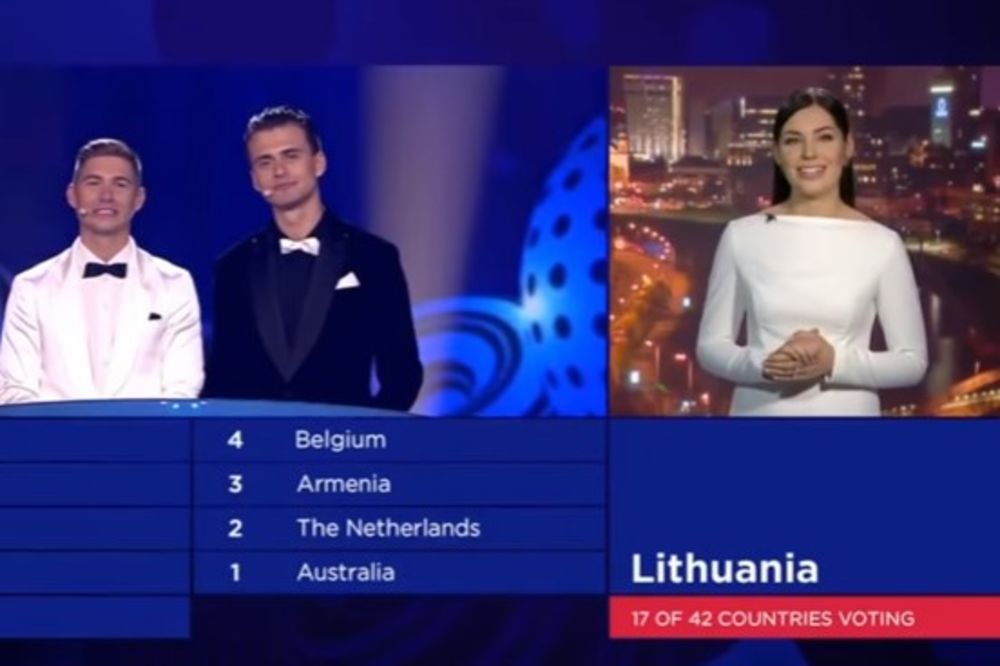 (VIDEO) VODITELJKA ZGROZILA SVET: Uživo u prenosu Pesme Evrovizije pozdravila nacističkom parolom!