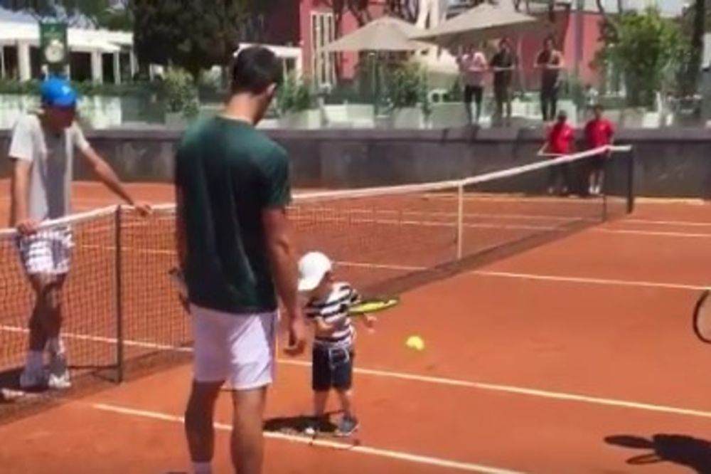 (VIDEO) KRV NIJE VODA: Novak doveo sina na trening, a mali Stefan je forhendom sve oduševio