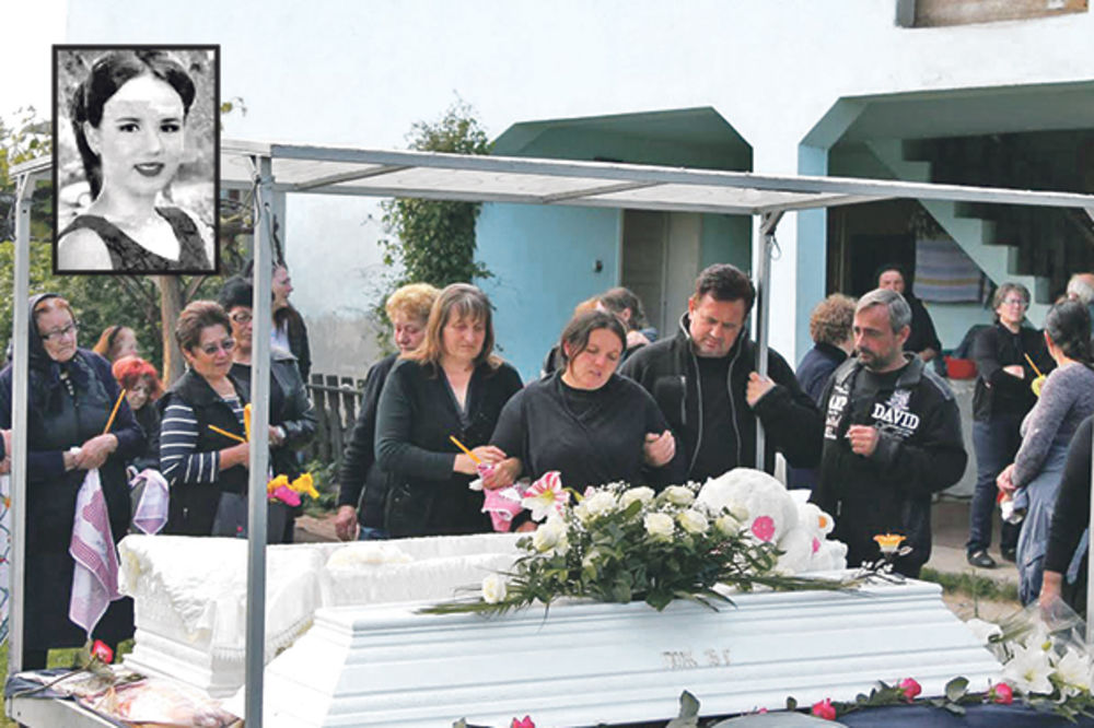 UBILA SE PRED OCEM I BRATOM: Kristina Aleksandrić (15) sahranjena u venčanici