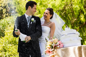 (FOTO) ONI ZNJAU NAJBOLJE: Svi srećni parovi su ovih 10 stvari uradili na svom venčanju