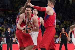 (VIDEO) MILUTINOV ZA KURIR: Srpski košarkaš otkrio kako je Olimpijakos napravio veliki preokret