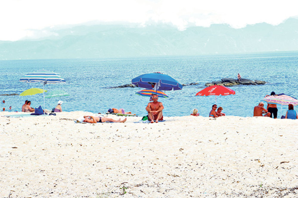 VRUĆE CENE: Nema plaže bez 35 evra dnevno