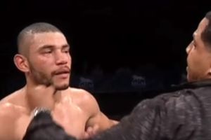 (VIDEO) NEVIĐENI SKANDAL NA MEČU: Evo kako izgleda kada bokserov ujak uleti u ring