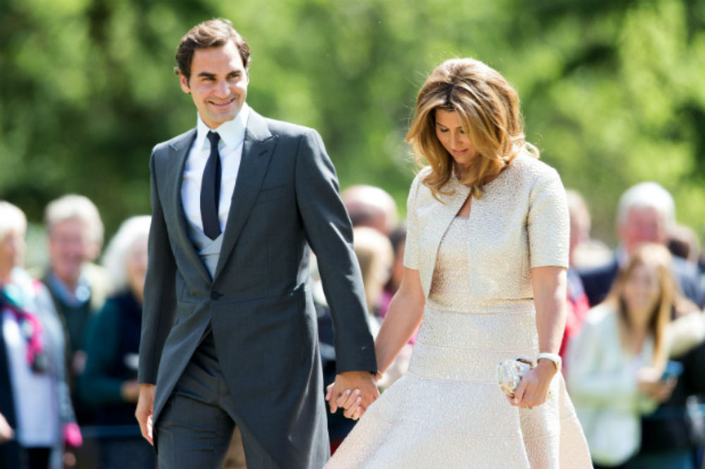 (FOTO) DOK NOLE BITKE BIJE: Federer sa suprugom Mirkom se provodi na venčanju