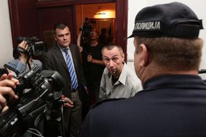 (FOTO) SPORNA PRIMOPREDAJA UZ POLICIJU: Evo šta se dešava ispred Advokatske komore Beograda