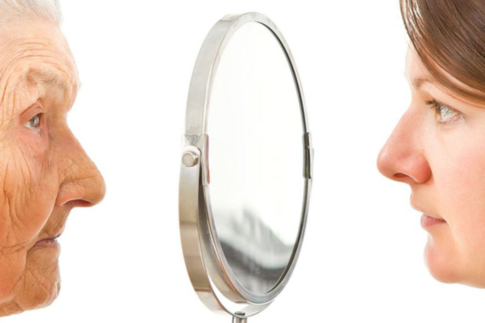 EVO KAKO ĆETE IZGLEDATI KAD OSTARITE: Test sa ogledalom pokazuje mlađu i stariju verziju vašeg lica!