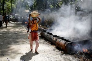 (VIDEO) PANIKA U BANGLADEŠU: Desetine fabrika zatvoreno, hiljade bez posla, a sve zbog vrućine