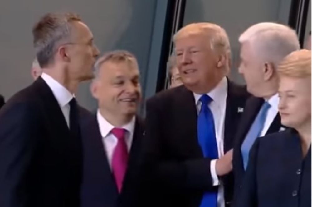 (VIDEO) TRAMP BRUTALNO IZGURAO CRNOGORSKOG PREMIJERA: Američki predsednik zavodio red u Briselu!