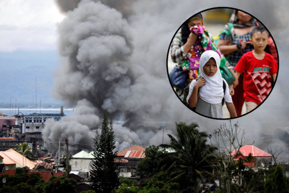 (FOTO) PAKAO NA FILIPINIMA: Vojska gađa ekstremiste, civilima bele zastave spasavaju živu glavu