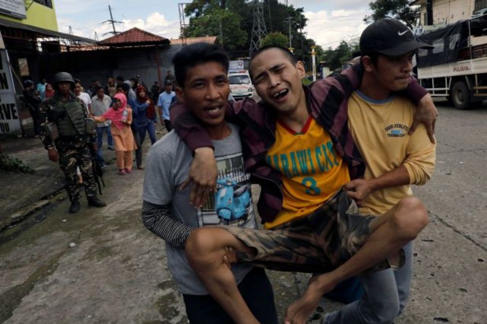 (VIDEO) FILIPINSKI OBRUČ UŽASA: Više od 2.000 civila zarobljeno između vojske i islamista