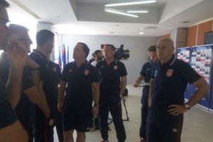 (KURIR TV) ORLOVI SPREMNI ZA NOVU POBEDU: Fudbaleri Srbije se okupili uoči meča sa Velsom