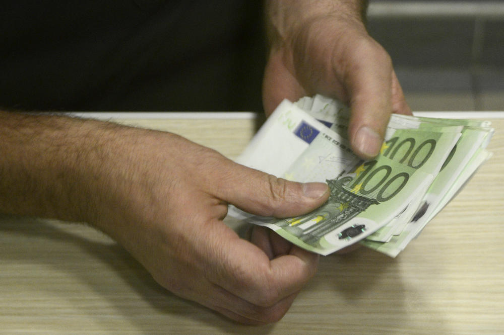 DOMAĆA VALUTA MIRUJE: 1 evro danas košta 119,18 dinara
