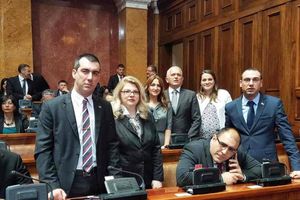 POSLANICA SNS STIŽE SVE: Maja čestitala Vučiću, pa otišla da se porodi