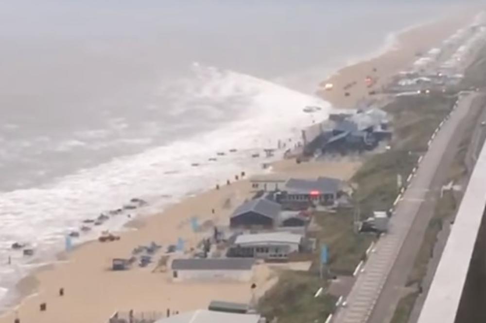(VIDEO) SPEKTAKULARNO! POGLEDAJTE JEDINSTVEN FENOMEN: Mini-cunami odneo sve pred sobom na obali Holandije