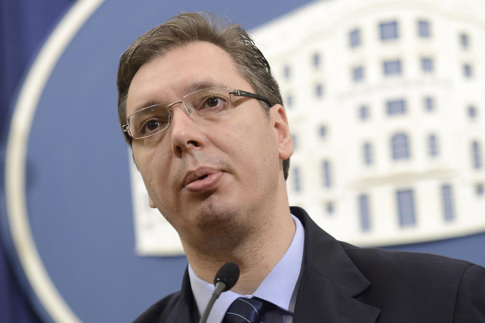 INCIDENT NA TOPČIDERU: Mladići se bentlijem zakucali u vozilo u kojem je bio predsednik Vučić