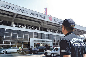 PUTNIK SE PROBLEMATIČNO PONAŠAO: Vanredno sletanje na aerodrom Nikola Tesla