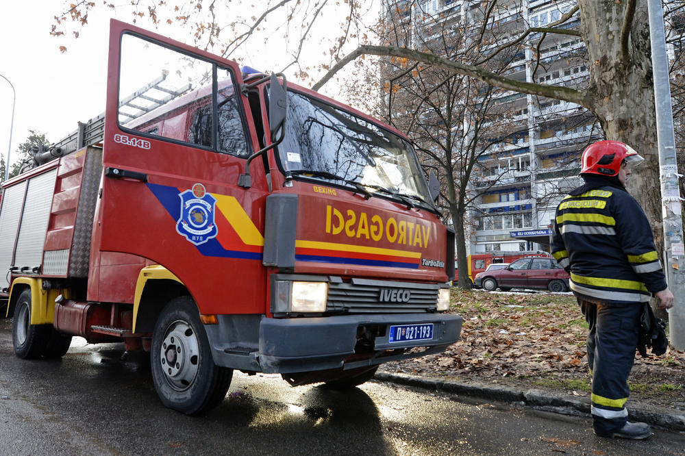 KOSOVSKA MITROVICA: Dva vozila izgorela u požaru u severnom delu grada