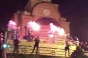 (VIDEO) BAKLJADA GROBARA: Navijači Partizana iz Kosovske Mitrovice slavili duplu krunu